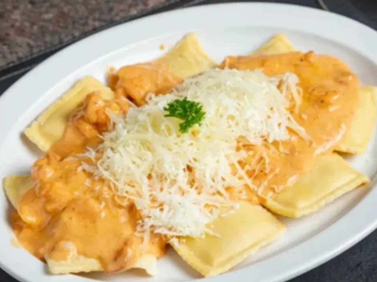 Agnolotti con Salsa de Camarón