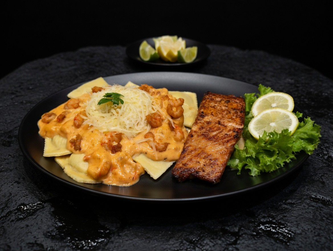 Salmon Panzotti con Salsa de Camaron